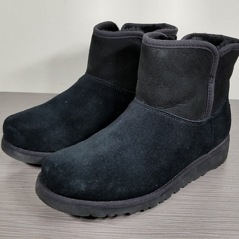 UGG Kristin Pull-on Sheepskin Lined Boot, Black Suede, Womens Size 4 / 34